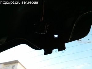 Remplacement du moteur d'essuie-glaces arrière sur un Chrysler PT Cruiser